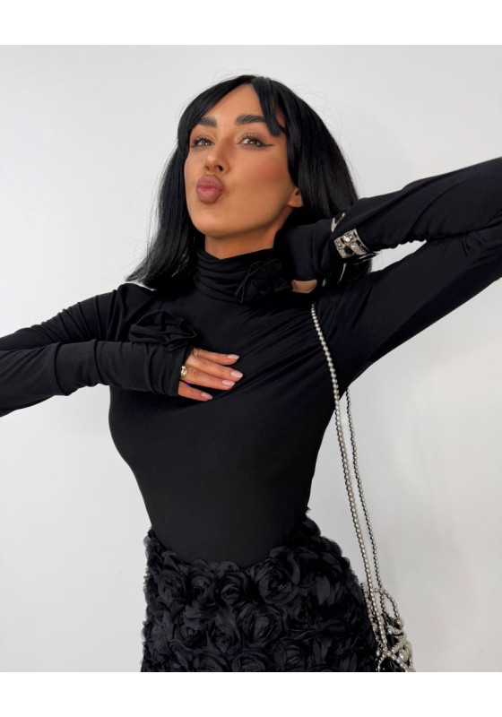 Golf czarny z różą LaMilla