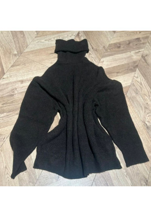 Swter golf w kolorze czarnym