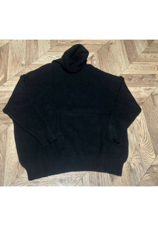 Swter golf w kolorze czarnym